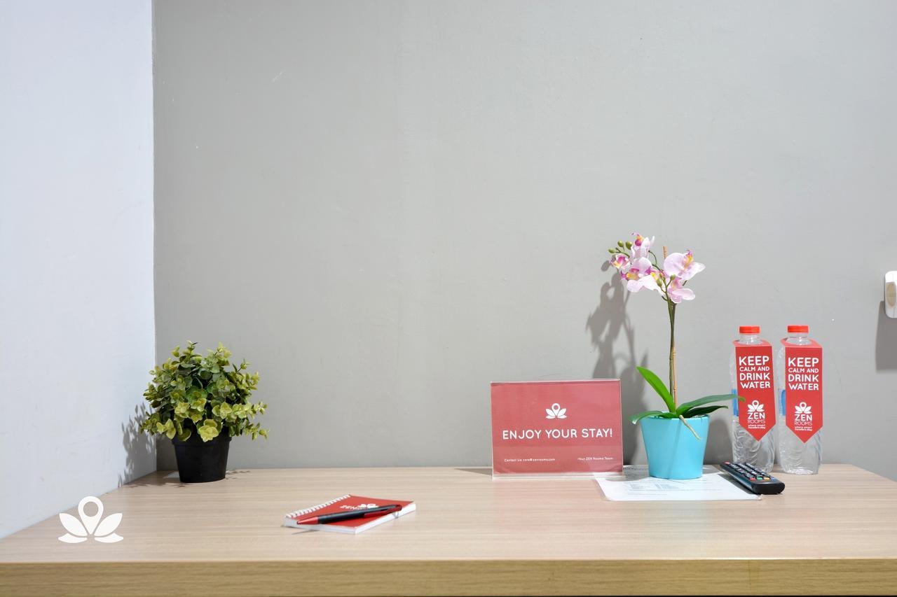 Zen Rooms Karet Pedurenan Giacarta Esterno foto
