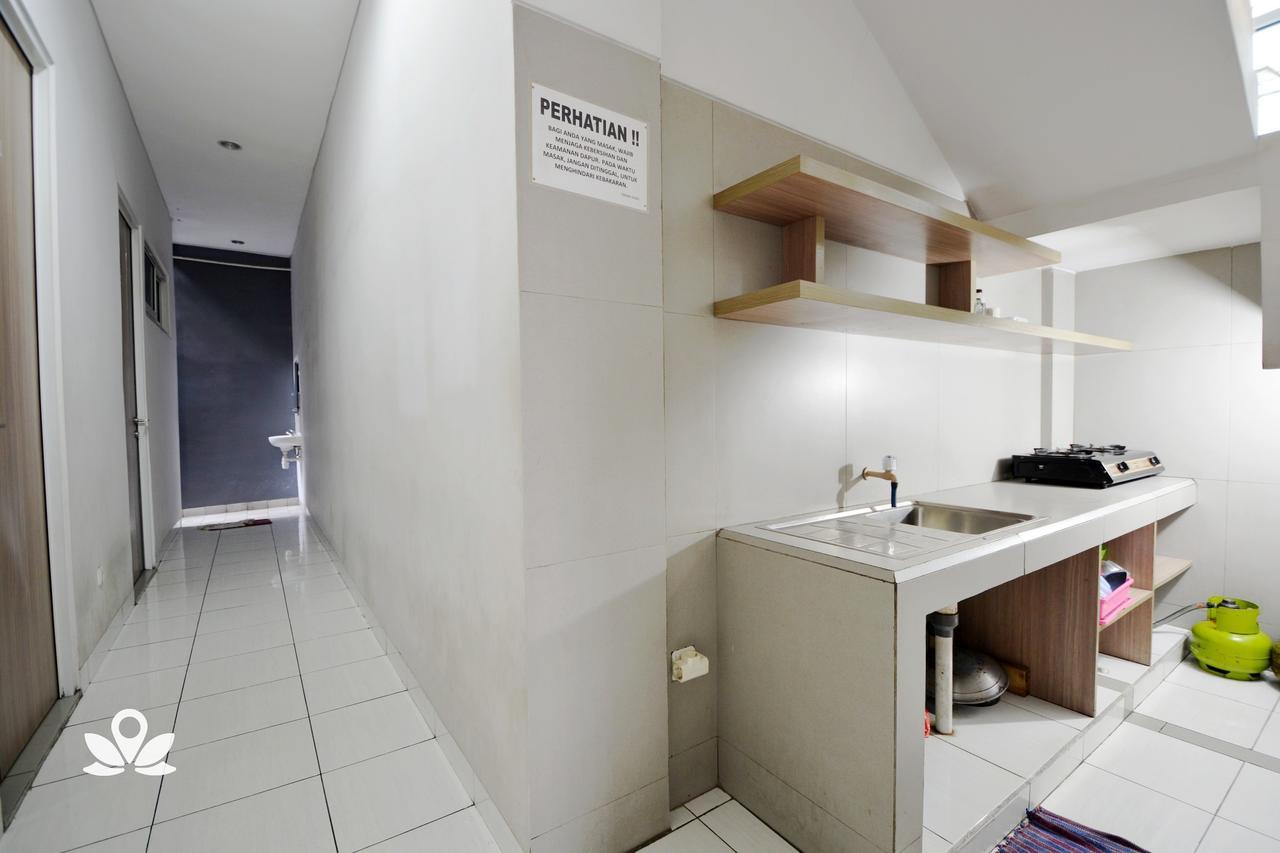 Zen Rooms Karet Pedurenan Giacarta Esterno foto